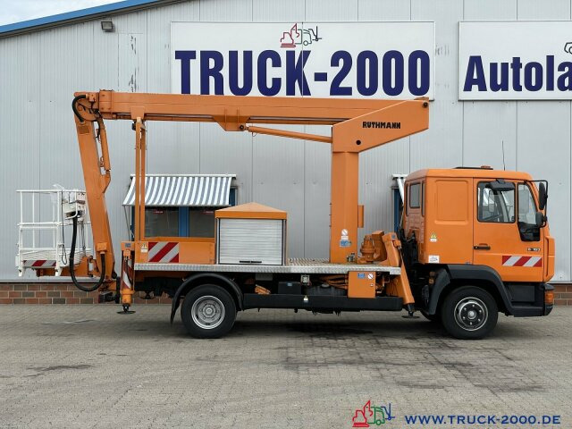 Platform udara yang dipasang di truk MAN 8.163 Ruthmann 17.3 m Arbeitshöhe 10 m seitlich: gambar 13