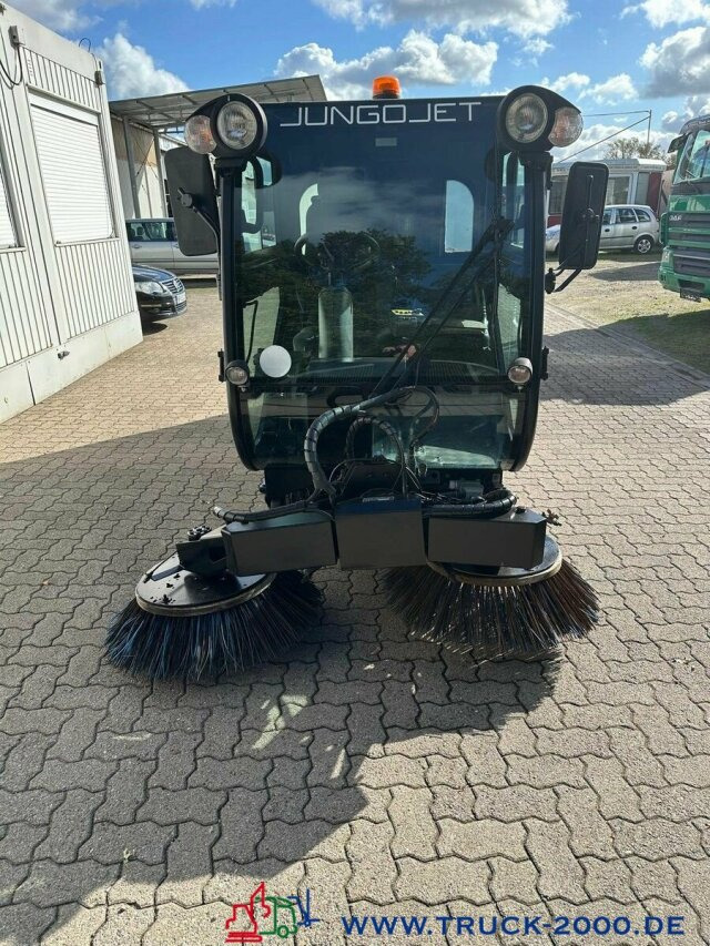 Multicar Nilfisk JungoJet3500 Winterdienst & Kehrmaschine - Penyapu jalan: gambar 5 Multicar Nilfisk JungoJet3500 Winterdienst & Kehrmaschine - Penyapu jalan: gambar 5