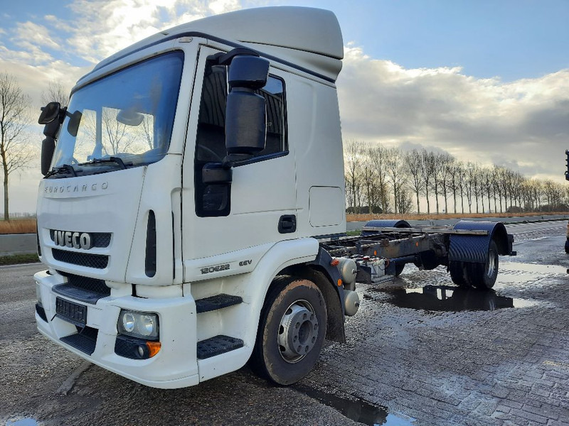 Iveco 120E22 - Truk sasis: gambar 1 Iveco 120E22 - Truk sasis: gambar 1