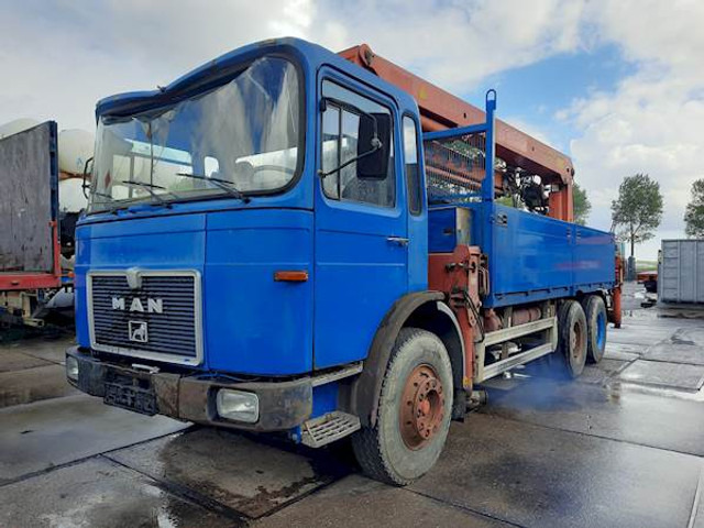 MAN 26.280 DF 6X4 PALFINGER CRANE - Truk flatbed: gambar 1 MAN 26.280 DF 6X4 PALFINGER CRANE - Truk flatbed: gambar 1