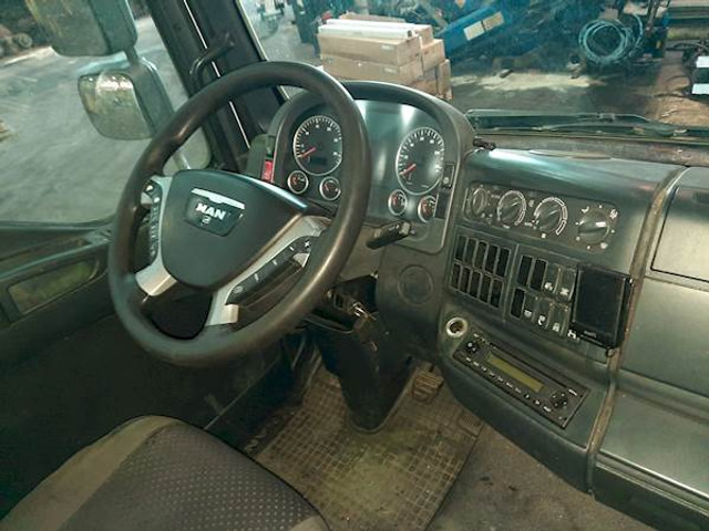 MAN TGM 15.290 4X2 LL - Pengangkut kontainer/ Container truck: gambar 5 MAN TGM 15.290 4X2 LL - Pengangkut kontainer/ Container truck: gambar 5