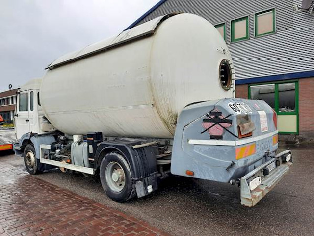 Renault MIDLINER M210 GAS / LPG - Truk tangki: gambar 4 Renault MIDLINER M210 GAS / LPG - Truk tangki: gambar 4