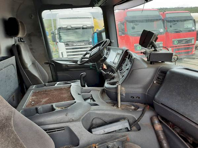 Scania P 94 DB 260 - Truk sasis: gambar 5 Scania P 94 DB 260 - Truk sasis: gambar 5