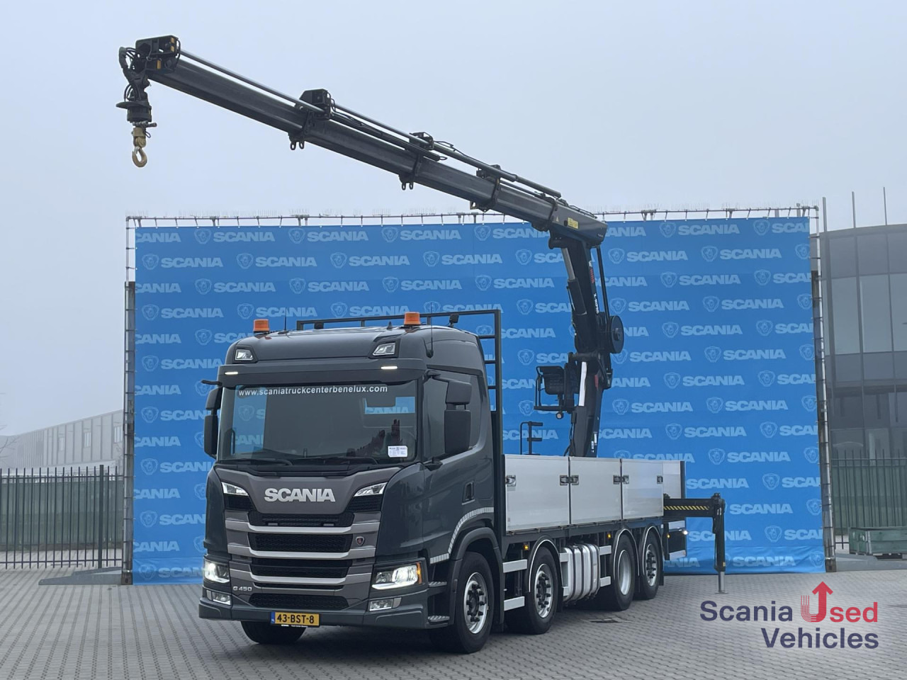 SCANIA G 450 B8x2*6NB DIFF-L HIAB X-HIPRO 262 EP-4 - Truk flatbed, Truk derek: gambar 1 SCANIA G 450 B8x2*6NB DIFF-L HIAB X-HIPRO 262 EP-4 - Truk flatbed, Truk derek: gambar 1