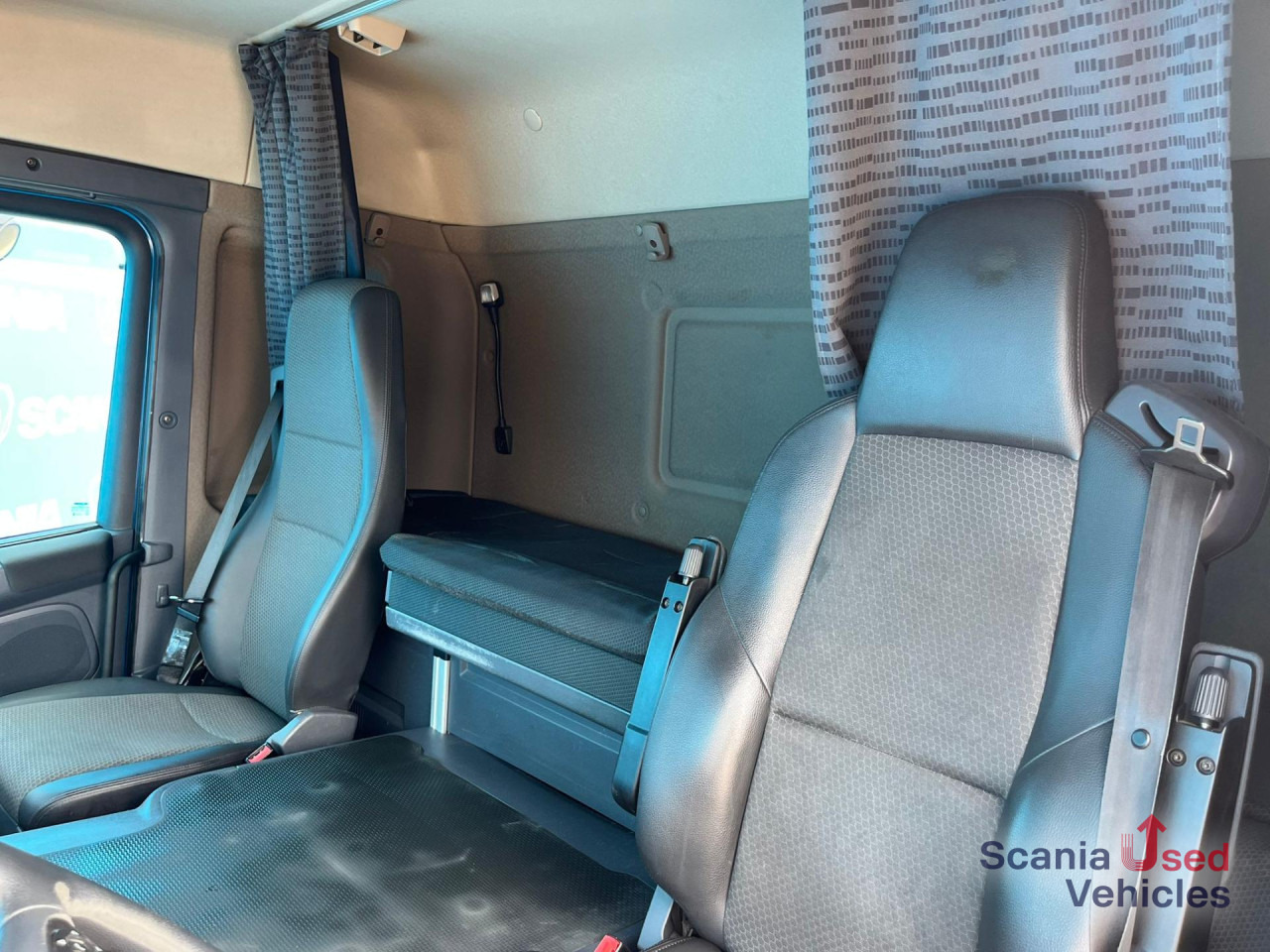 SCANIA P 250 DB4x2MNA AIRCO TAILLIFT 1.5T BOX 675X250X235 - Truk box: gambar 4 SCANIA P 250 DB4x2MNA AIRCO TAILLIFT 1.5T BOX 675X250X235 - Truk box: gambar 4