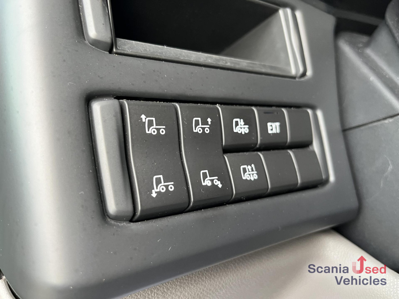 SCANIA P 320 B6x2*4NB RETARDER FULL AIR 8T 7.2x2.5x2.35M - Truk box: gambar 4 SCANIA P 320 B6x2*4NB RETARDER FULL AIR 8T 7.2x2.5x2.35M - Truk box: gambar 4