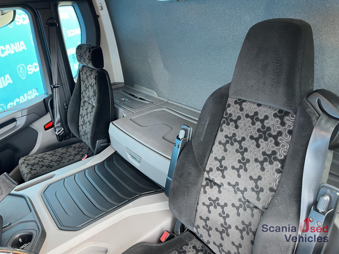 SCANIA P 320 B6x2*4NB RETARDER FULL AIR 8T 7.2x2.5x2.35M - Truk box: gambar 3 SCANIA P 320 B6x2*4NB RETARDER FULL AIR 8T 7.2x2.5x2.35M - Truk box: gambar 3