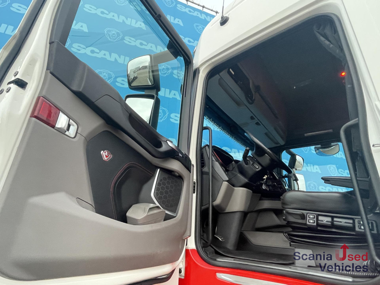 SCANIA R 650 B6x4NB RETARDER V8 WOOD KESLA 2112T CRANE - Truk logging, Truk derek: gambar 3 SCANIA R 650 B6x4NB RETARDER V8 WOOD KESLA 2112T CRANE - Truk logging, Truk derek: gambar 3