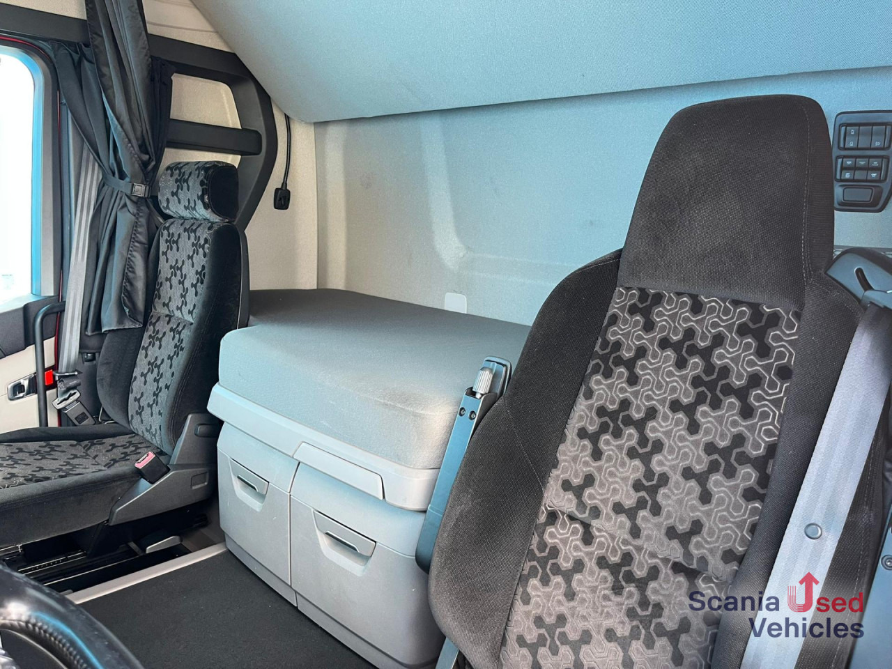 SCANIA R 410 A4x2NA RETARDER NAVI - Tractor head: gambar 4 SCANIA R 410 A4x2NA RETARDER NAVI - Tractor head: gambar 4