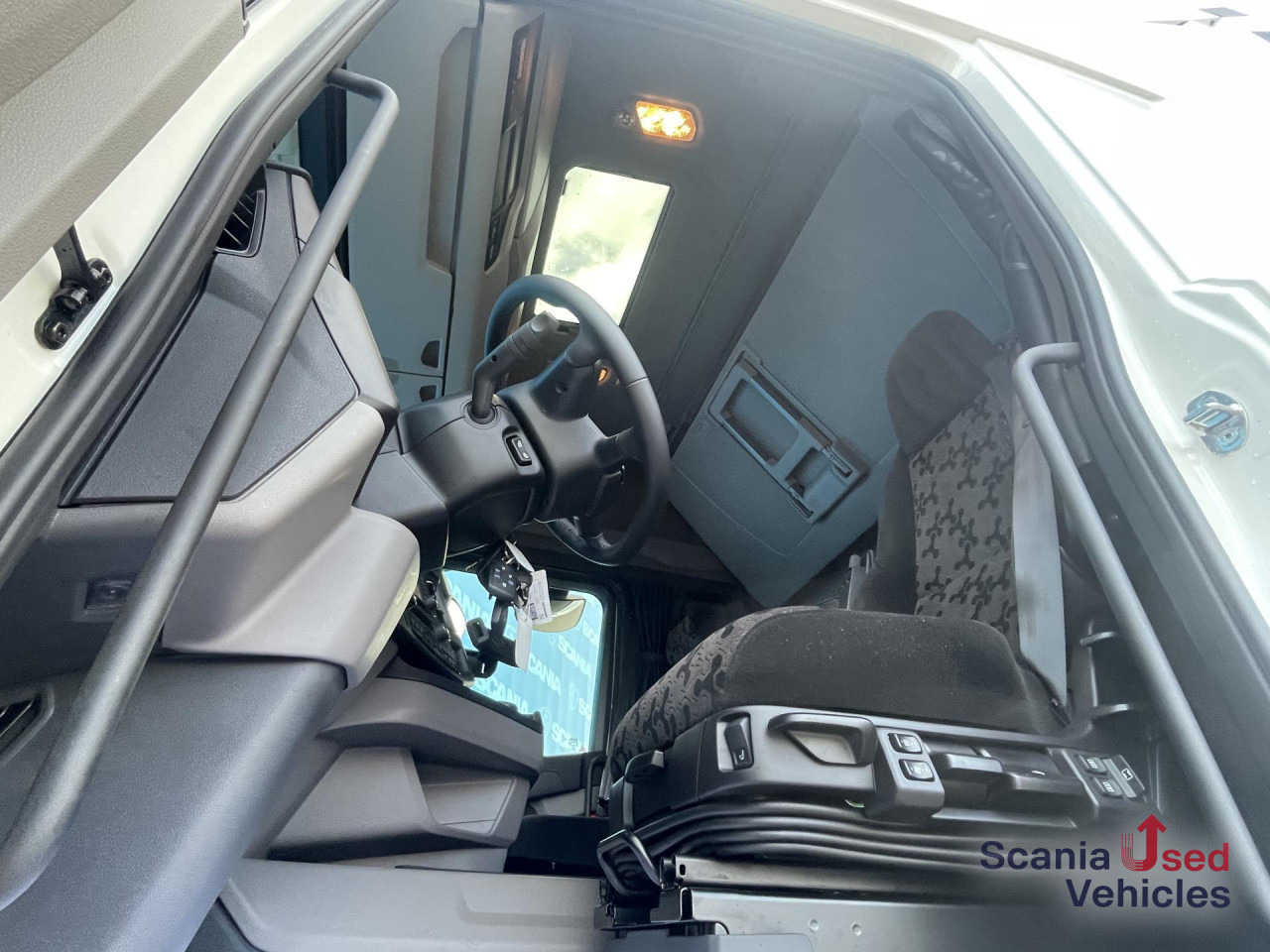 SCANIA R 420 A4x2NA DIFF-L CRB LED NAVI ACC 8T VECTO3 - Tractor head: gambar 5 SCANIA R 420 A4x2NA DIFF-L CRB LED NAVI ACC 8T VECTO3 - Tractor head: gambar 5