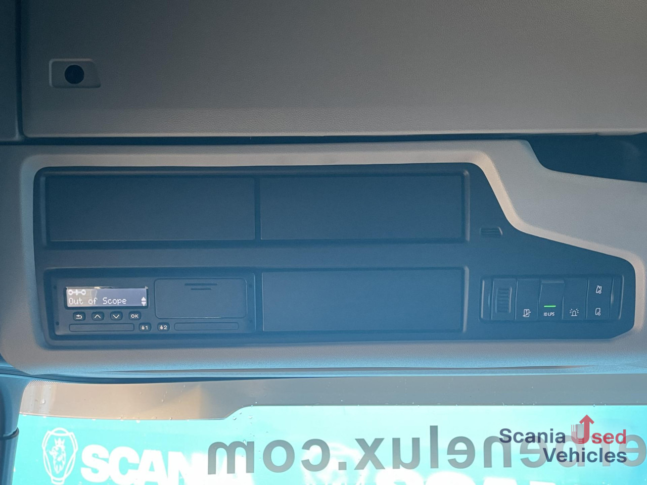 SCANIA R 420 A4x2NA DIFF LOCK CRB LED NAVI ACC VECTO 3 - Tractor head: gambar 4 SCANIA R 420 A4x2NA DIFF LOCK CRB LED NAVI ACC VECTO 3 - Tractor head: gambar 4