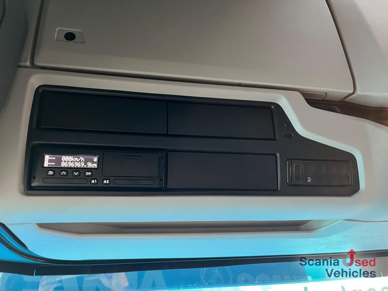SCANIA R 450 A4x2NA RETARDER 8T DIFF-L SMART2 - Tractor head: gambar 4 SCANIA R 450 A4x2NA RETARDER 8T DIFF-L SMART2 - Tractor head: gambar 4