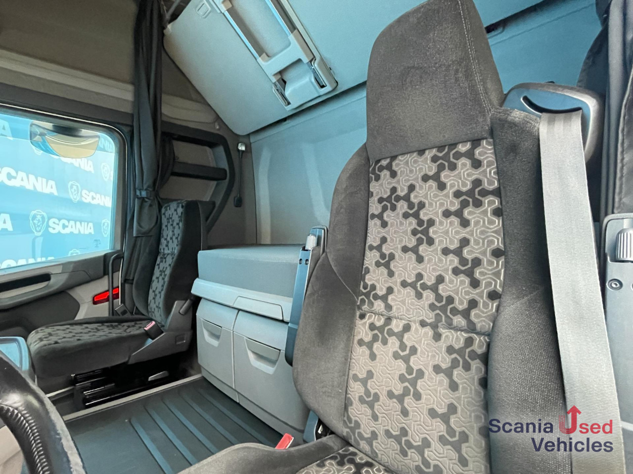 SCANIA R 450 A4x2NB DIFF-L RETARDER FULL AIR 8T HYDRO - Tractor head: gambar 5 SCANIA R 450 A4x2NB DIFF-L RETARDER FULL AIR 8T HYDRO - Tractor head: gambar 5