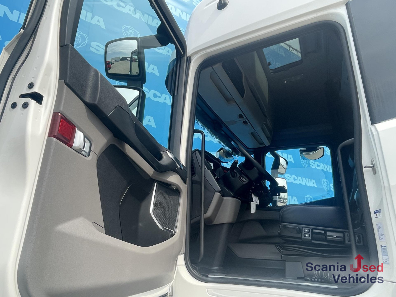 SCANIA R 450 A4x2NB DIFF-L RETARDER FULL AIR 8T LEATHER - Tractor head: gambar 2 SCANIA R 450 A4x2NB DIFF-L RETARDER FULL AIR 8T LEATHER - Tractor head: gambar 2