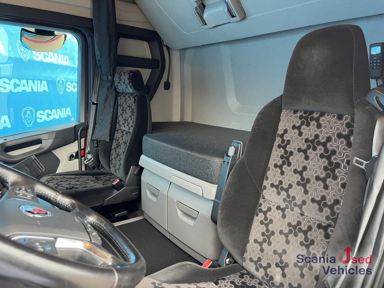 SCANIA R 450 A6x2/4NA RETARDER PTO P-AIRCO LED NAVI - Tractor head: gambar 3 SCANIA R 450 A6x2/4NA RETARDER PTO P-AIRCO LED NAVI - Tractor head: gambar 3