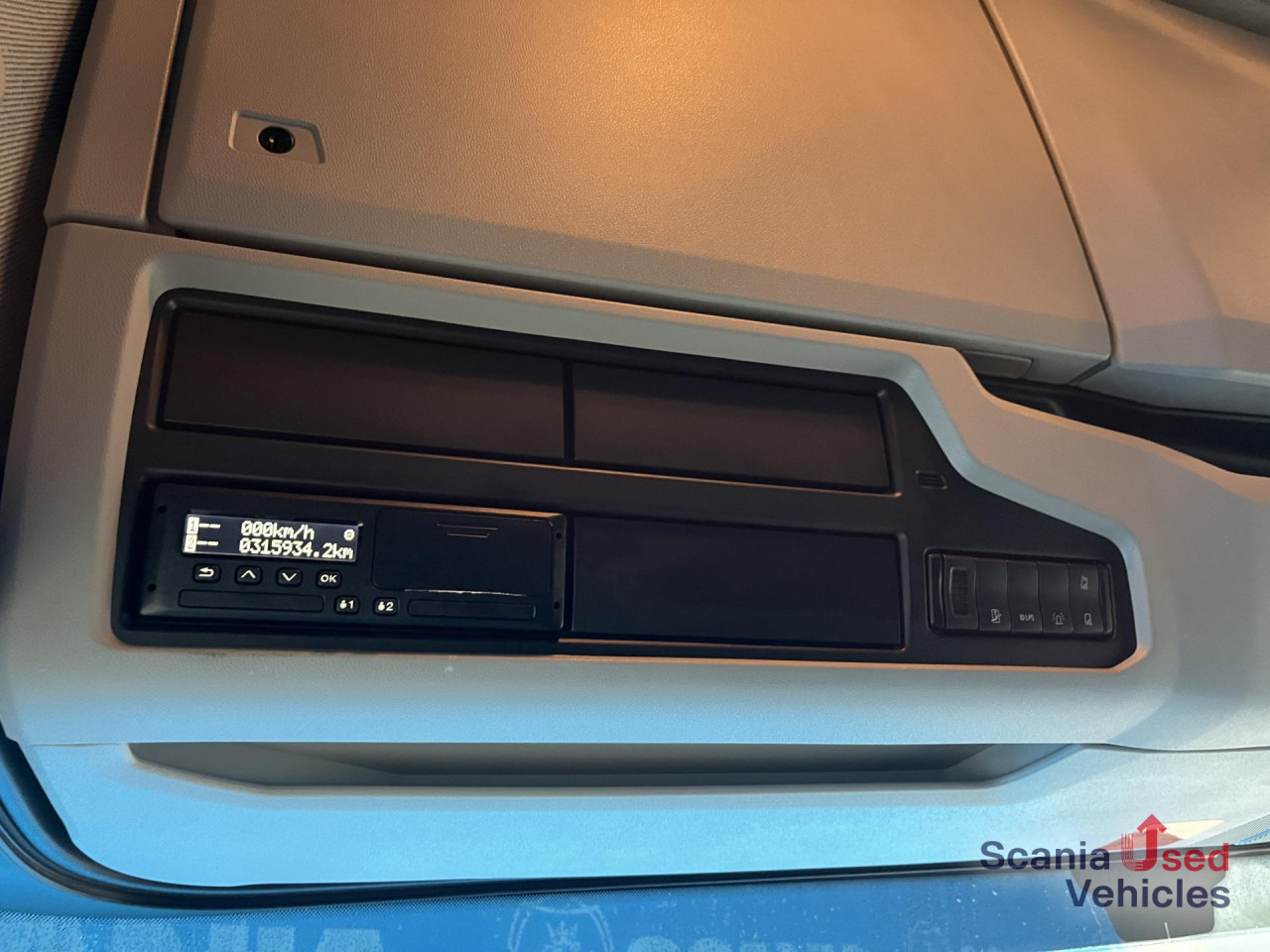 SCANIA R 450 A6x2/4NA RETARDER PTO P-AIRCO LED NAVI - Tractor head: gambar 5 SCANIA R 450 A6x2/4NA RETARDER PTO P-AIRCO LED NAVI - Tractor head: gambar 5
