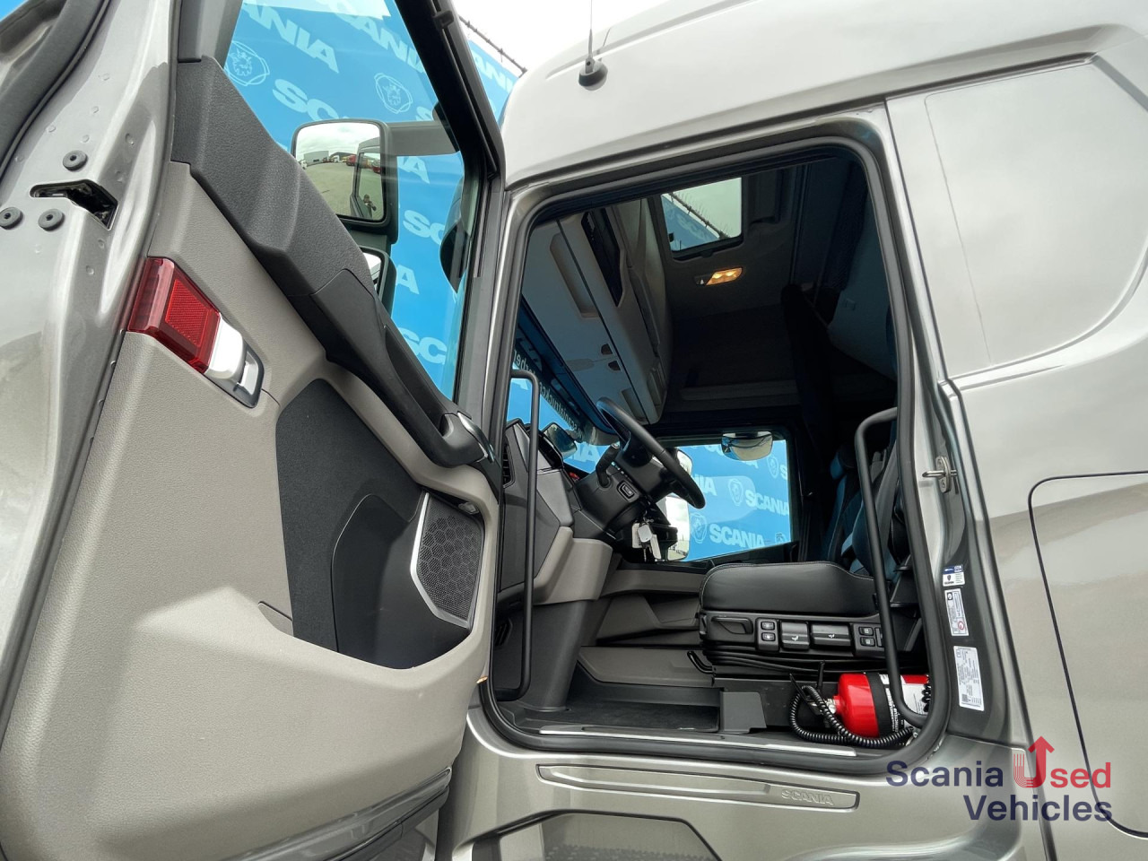 SCANIA R 460 A4x2EB MEGA RETARDER DIFF-L 48DKM SMART2 - Tractor head: gambar 2 SCANIA R 460 A4x2EB MEGA RETARDER DIFF-L 48DKM SMART2 - Tractor head: gambar 2