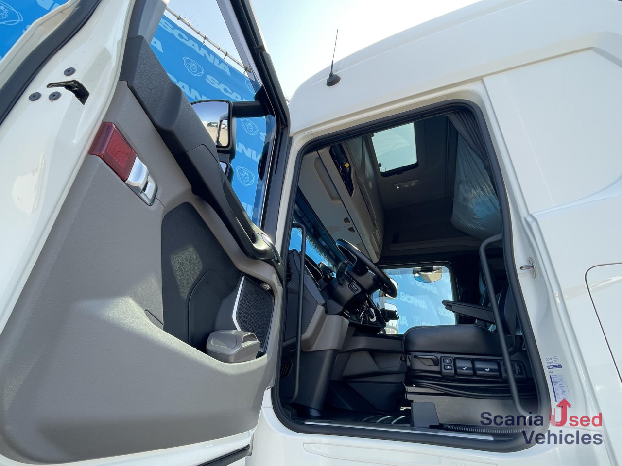 SCANIA S 500 A4x2NB RETARDER DIFF-L PARK AIRCO FULL AIR - Tractor head: gambar 5 SCANIA S 500 A4x2NB RETARDER DIFF-L PARK AIRCO FULL AIR - Tractor head: gambar 5