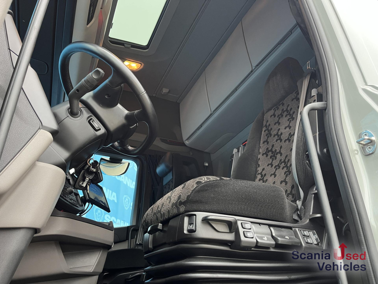 SCANIA S 590 A4x2NB V8 RETARDER DIFF-L FULL AIR 8T P-AIRC - Tractor head: gambar 2 SCANIA S 590 A4x2NB V8 RETARDER DIFF-L FULL AIR 8T P-AIRC - Tractor head: gambar 2