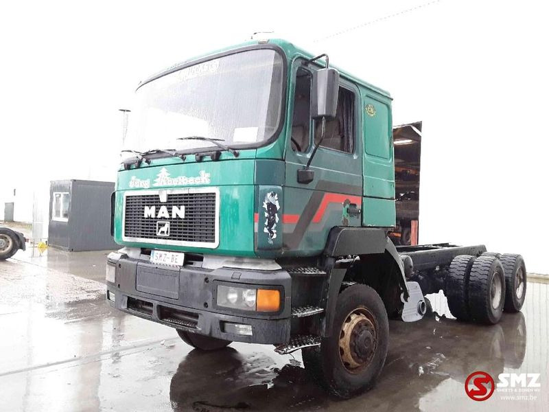 MAN 27.403 6x6 - Truk sasis: gambar 3 MAN 27.403 6x6 - Truk sasis: gambar 3
