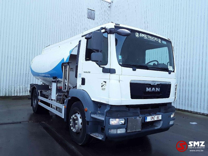 MAN TGM 18.290 13500L 4 Compartments - Truk tangki: gambar 1 MAN TGM 18.290 13500L 4 Compartments - Truk tangki: gambar 1