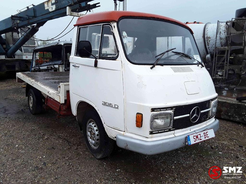 Mercedes-Benz - Truk flatbed: gambar 1 Mercedes-Benz - Truk flatbed: gambar 1
