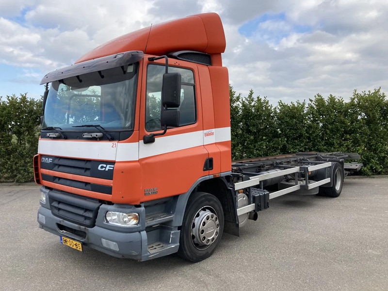 DAF CF65.180 Euro3 Manual / Laadklep - Truk sasis: gambar 2 DAF CF65.180 Euro3 Manual / Laadklep - Truk sasis: gambar 2