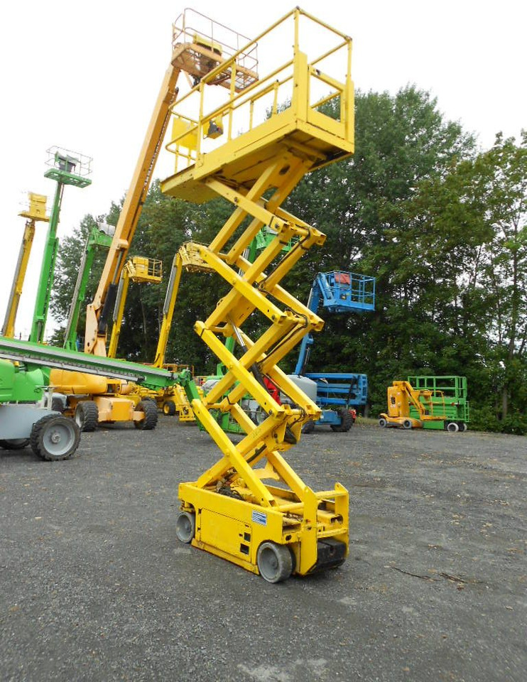 Genie GS 1930, Scherenarbeitsbühne Genie 8 m - Platform udara yang dipasang di truk: gambar 4 Genie GS 1930, Scherenarbeitsbühne Genie 8 m - Platform udara yang dipasang di truk: gambar 4