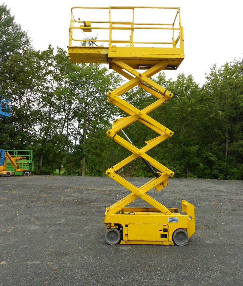 Genie GS 1930, Scherenarbeitsbühne Genie 8 m - Platform udara yang dipasang di truk: gambar 5 Genie GS 1930, Scherenarbeitsbühne Genie 8 m - Platform udara yang dipasang di truk: gambar 5