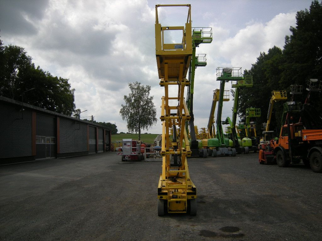 Genie GS 2632, Scherenarbeitsbühne Genie 10 m - Platform udara yang dipasang di truk: gambar 3 Genie GS 2632, Scherenarbeitsbühne Genie 10 m - Platform udara yang dipasang di truk: gambar 3