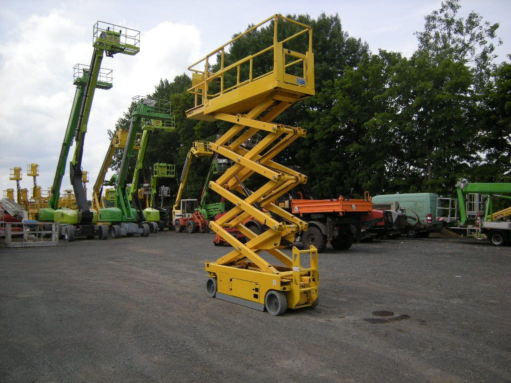 Genie GS 2632, Scherenarbeitsbühne Genie 10 m - Platform udara yang dipasang di truk: gambar 4 Genie GS 2632, Scherenarbeitsbühne Genie 10 m - Platform udara yang dipasang di truk: gambar 4