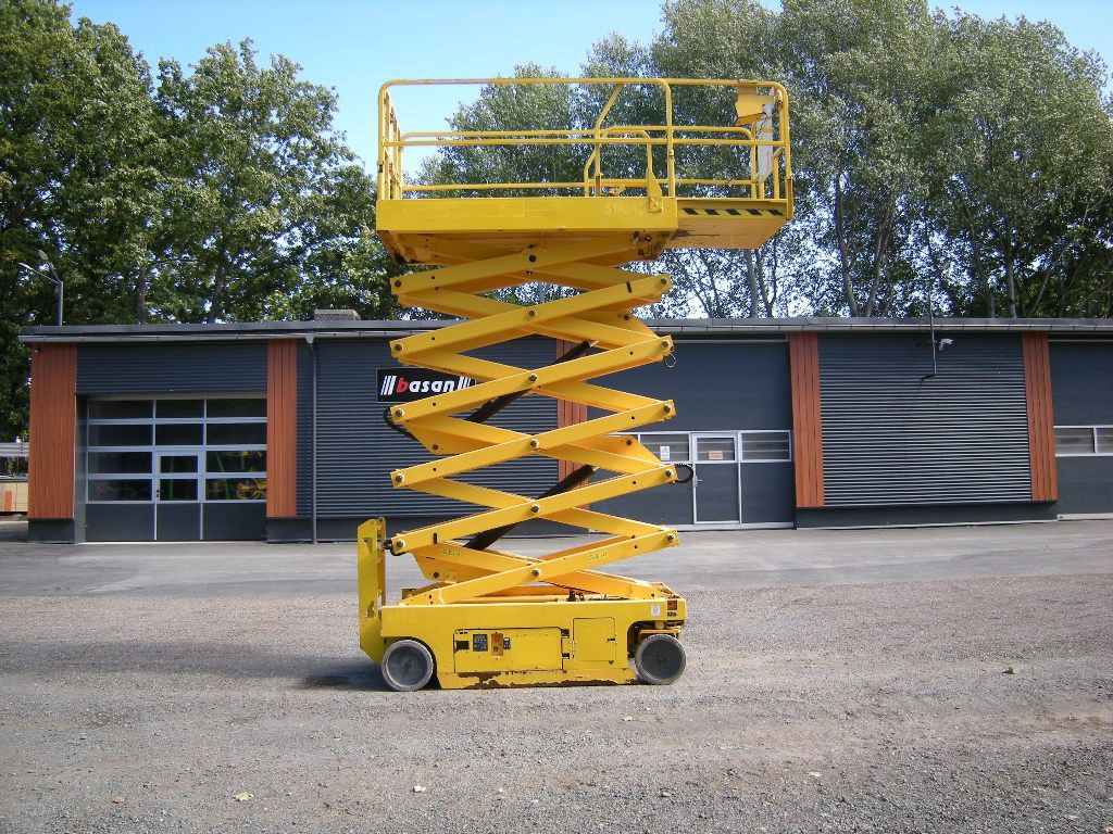 Genie GS 4047 Scherenarbeitsbühne Genie 14 m - Platform udara yang dipasang di truk: gambar 1 Genie GS 4047 Scherenarbeitsbühne Genie 14 m - Platform udara yang dipasang di truk: gambar 1