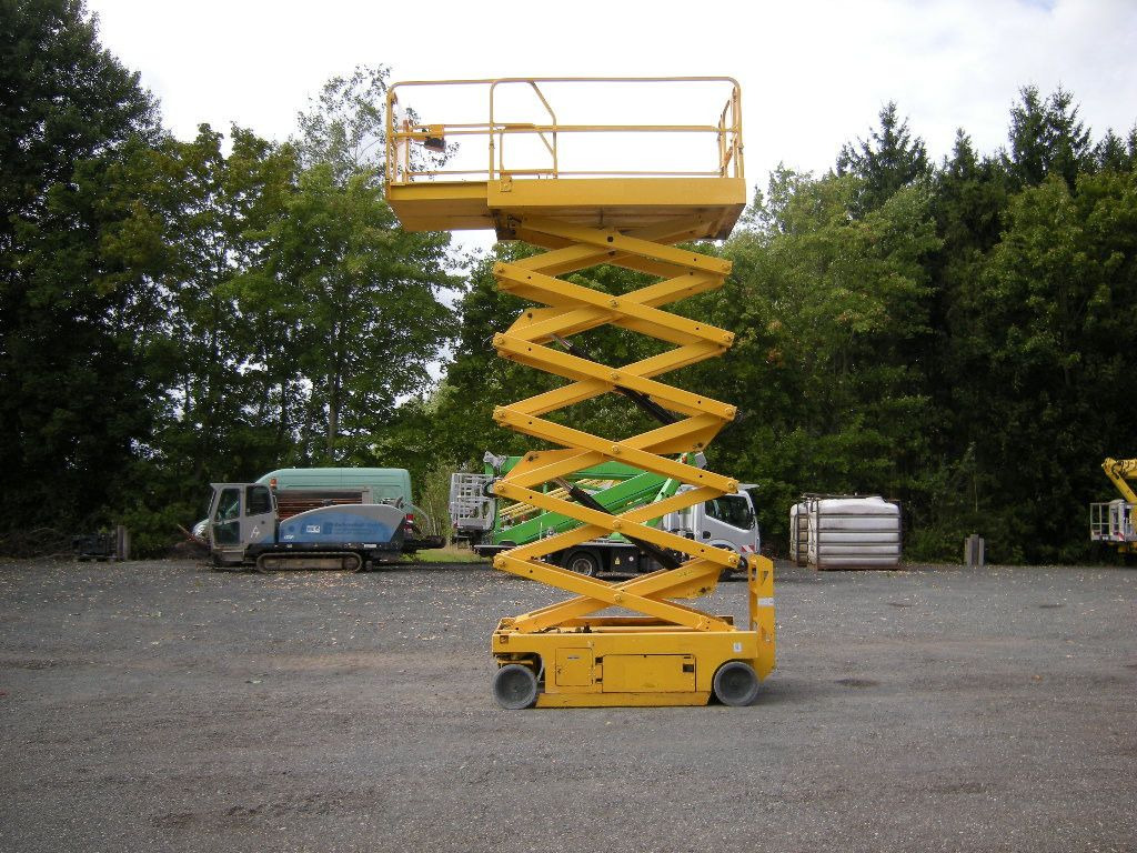 Genie GS 4047 Scherenarbeitsbühne Genie 14 m - Platform udara yang dipasang di truk: gambar 3 Genie GS 4047 Scherenarbeitsbühne Genie 14 m - Platform udara yang dipasang di truk: gambar 3