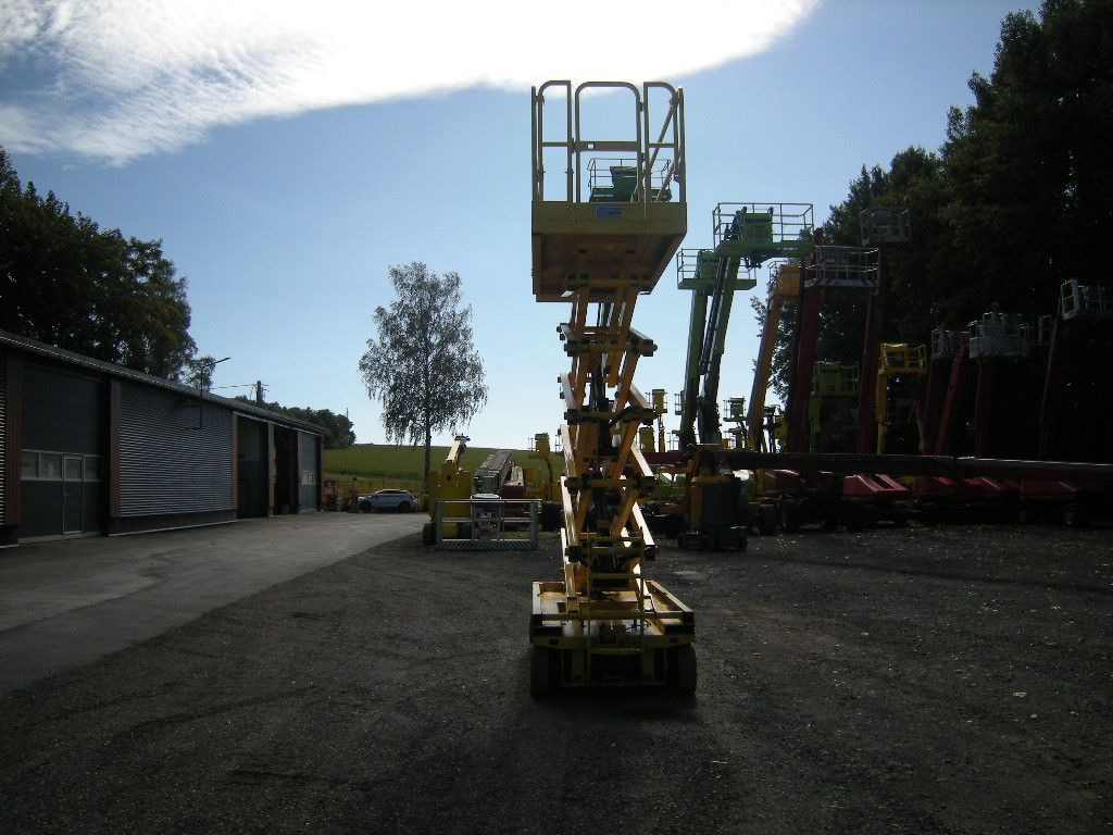 Genie GS 4047 Scherenarbeitsbühne Genie 14 m - Platform udara yang dipasang di truk: gambar 3 Genie GS 4047 Scherenarbeitsbühne Genie 14 m - Platform udara yang dipasang di truk: gambar 3