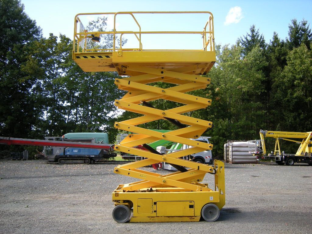 Genie GS 4047 Scherenarbeitsbühne Genie 14 m - Platform udara yang dipasang di truk: gambar 5 Genie GS 4047 Scherenarbeitsbühne Genie 14 m - Platform udara yang dipasang di truk: gambar 5