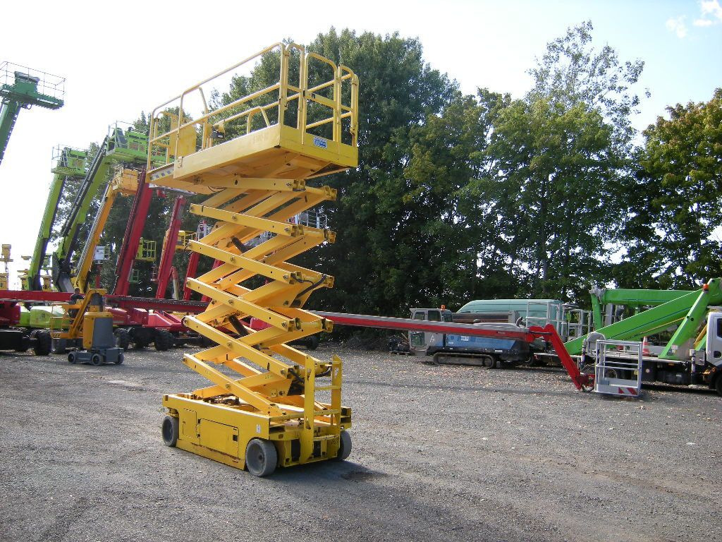 Genie GS 4047 Scherenarbeitsbühne Genie 14 m - Platform udara yang dipasang di truk: gambar 4 Genie GS 4047 Scherenarbeitsbühne Genie 14 m - Platform udara yang dipasang di truk: gambar 4