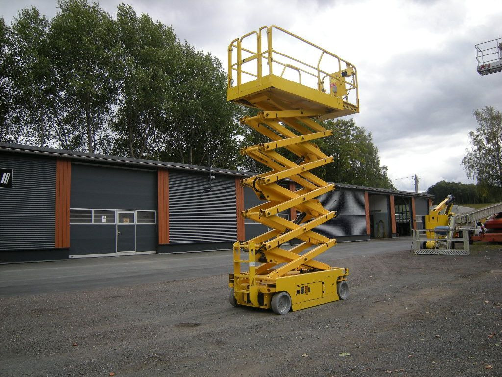 Genie GS 4047 Scherenarbeitsbühne Genie 14 m - Platform udara yang dipasang di truk: gambar 2 Genie GS 4047 Scherenarbeitsbühne Genie 14 m - Platform udara yang dipasang di truk: gambar 2