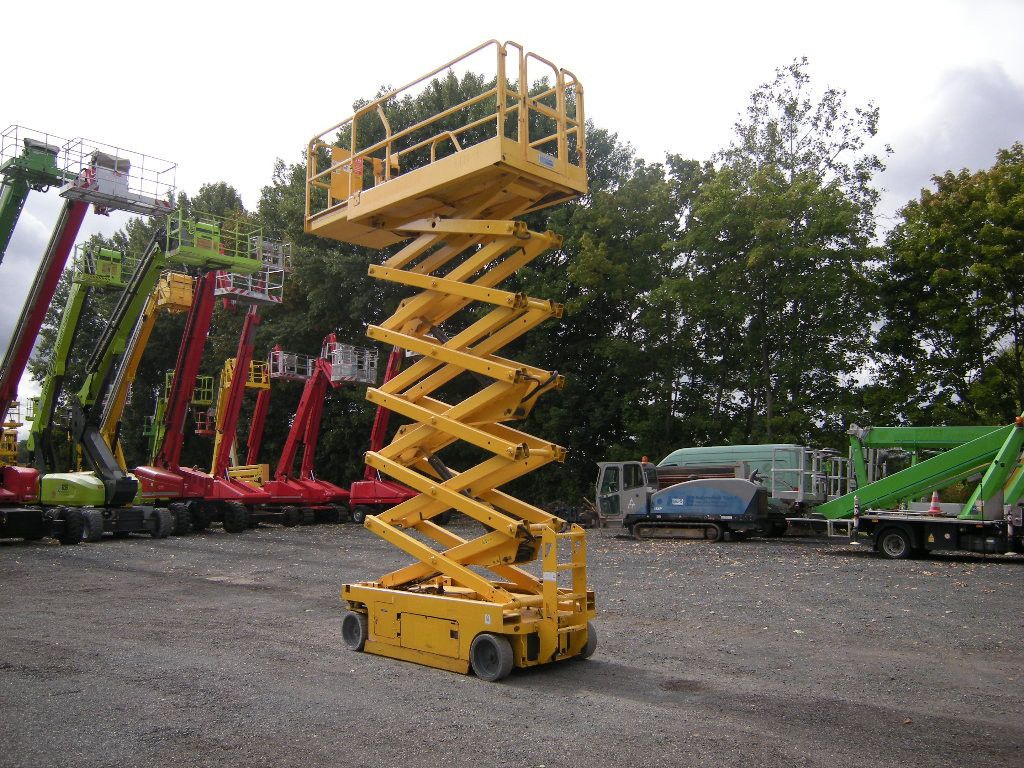 Genie GS 4047 Scherenarbeitsbühne Genie 14 m - Platform udara yang dipasang di truk: gambar 2 Genie GS 4047 Scherenarbeitsbühne Genie 14 m - Platform udara yang dipasang di truk: gambar 2