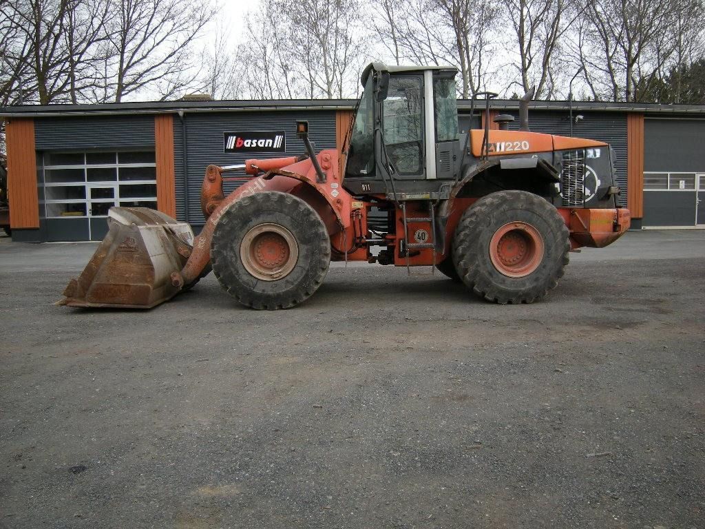 Hitachi Radlader HITACHI ZW200 - Wheel loader: gambar 1 Hitachi Radlader HITACHI ZW200 - Wheel loader: gambar 1