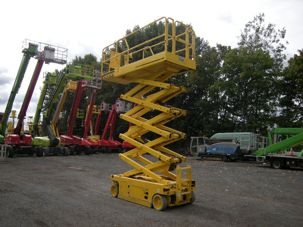 JLG 3246, Scherenarbeitsbühne, 11,9 m - Platform udara yang dipasang di truk: gambar 2 JLG 3246, Scherenarbeitsbühne, 11,9 m - Platform udara yang dipasang di truk: gambar 2