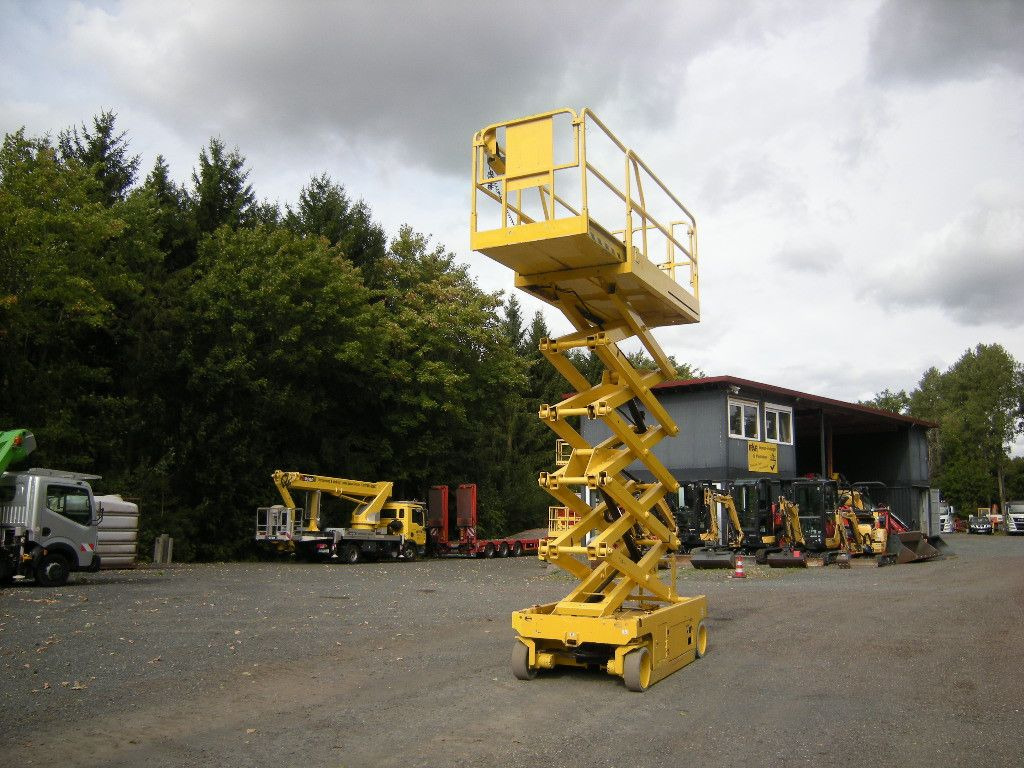 JLG 3246, Scherenarbeitsbühne, 11,9 m - Platform udara yang dipasang di truk: gambar 4 JLG 3246, Scherenarbeitsbühne, 11,9 m - Platform udara yang dipasang di truk: gambar 4
