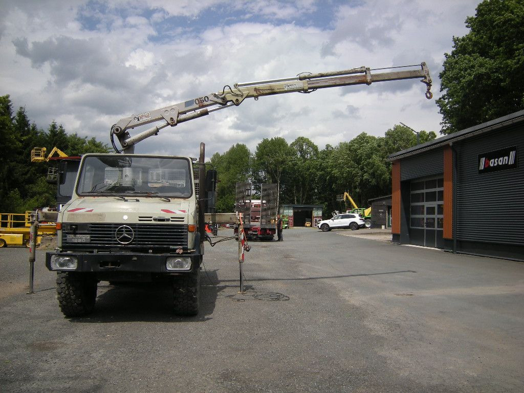 Mercedes-Benz Unimog U1250 mit Kran MKG 105 - Van jungkit: gambar 1 Mercedes-Benz Unimog U1250 mit Kran MKG 105 - Van jungkit: gambar 1