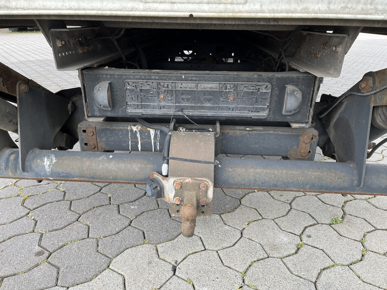 FUSO Canter 7C18 4x2 Ladebordwand Getriebeschaden - Van dengan terpal samping: gambar 4 FUSO Canter 7C18 4x2 Ladebordwand Getriebeschaden - Van dengan terpal samping: gambar 4