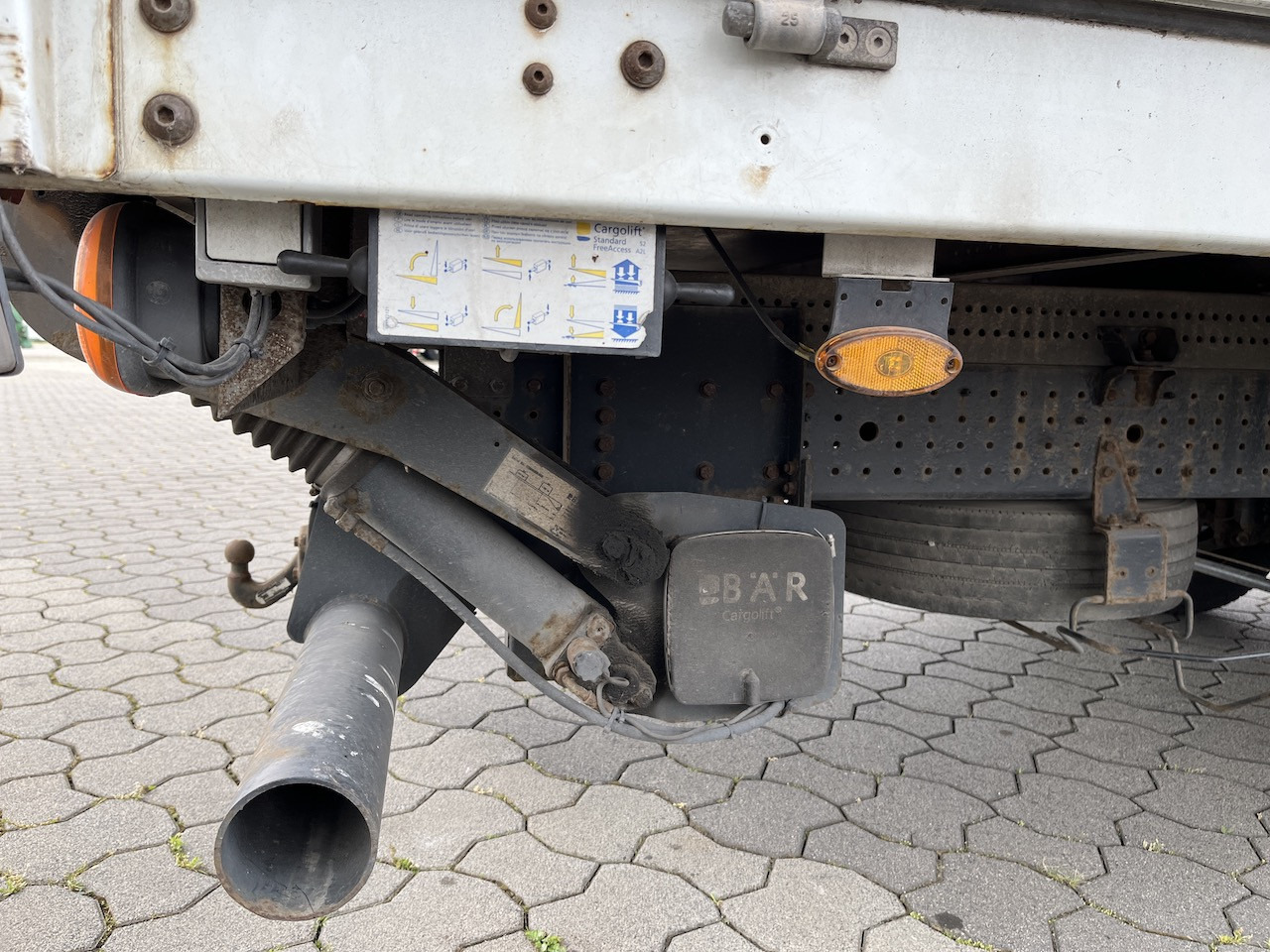 FUSO Canter 7C18 4x2 Ladebordwand Getriebeschaden - Van dengan terpal samping: gambar 5 FUSO Canter 7C18 4x2 Ladebordwand Getriebeschaden - Van dengan terpal samping: gambar 5