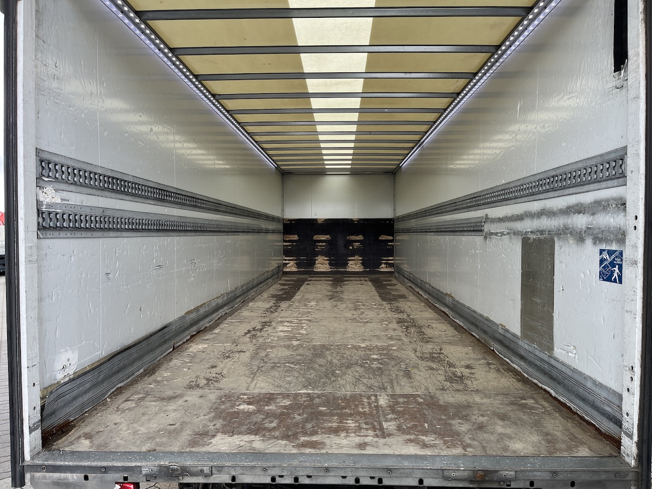 Iveco 120E25 Eurocargo 4x2 Koffer | Ladebordwand - Truk box: gambar 3 Iveco 120E25 Eurocargo 4x2 Koffer | Ladebordwand - Truk box: gambar 3