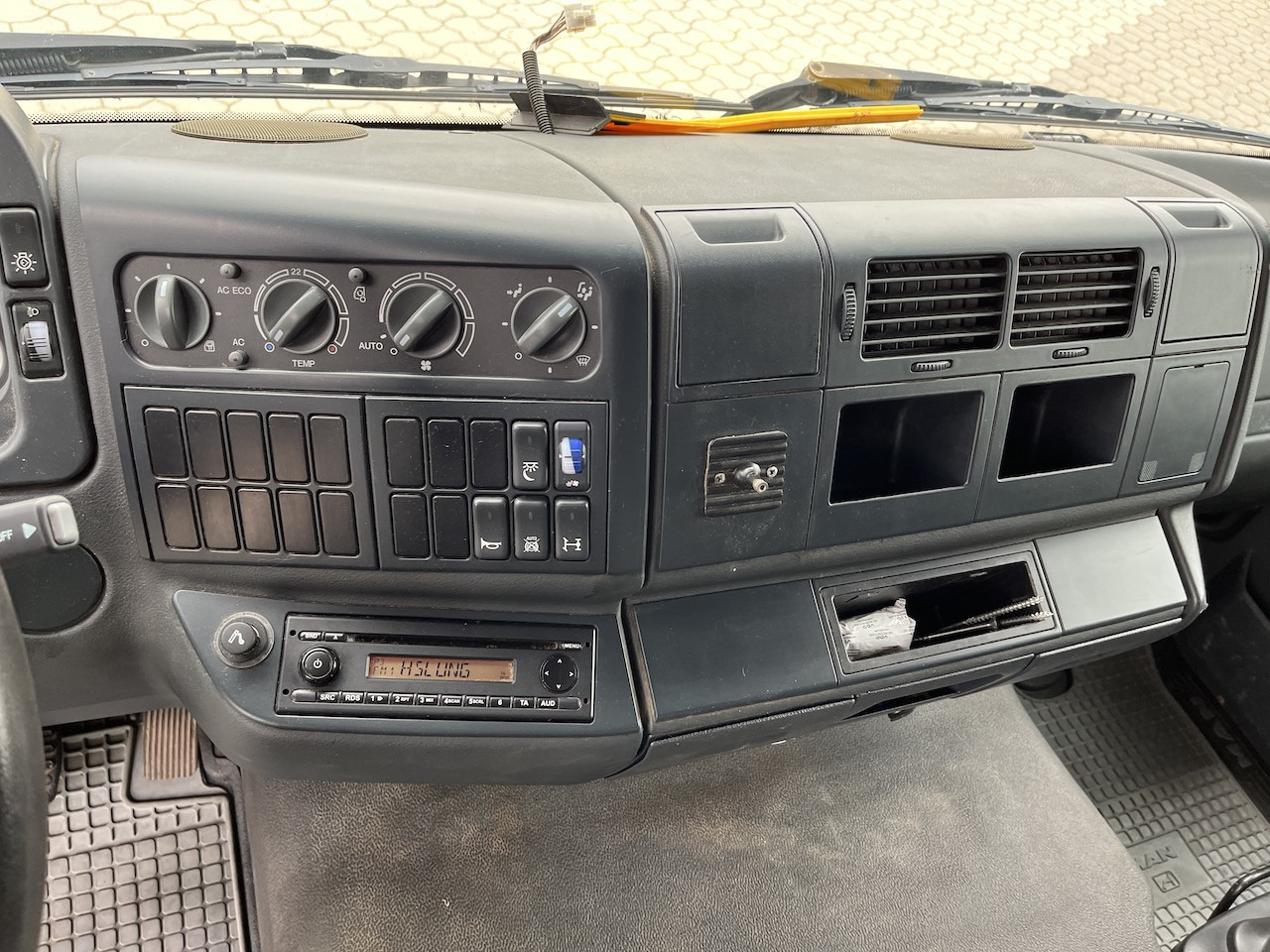 MAN TGL 8.220 4x2 Pritsche AHK - Van flatbed: gambar 2 MAN TGL 8.220 4x2 Pritsche AHK - Van flatbed: gambar 2