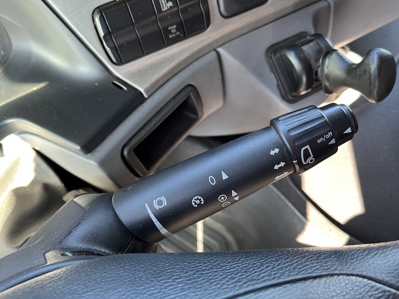 Mercedes-Benz 2541 6x2 Atlas 135.2E Pritsche 8,20 m - Truk dengan terpal samping, Truk derek: gambar 4 Mercedes-Benz 2541 6x2 Atlas 135.2E Pritsche 8,20 m - Truk dengan terpal samping, Truk derek: gambar 4