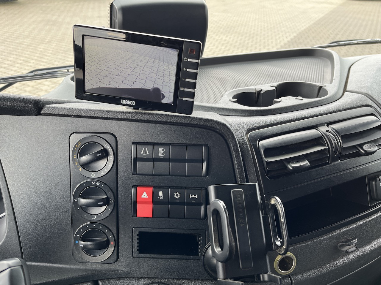 Mercedes-Benz Atego 823 4x2 AHK Hebezug Seilzug Brennholz - Van flatbed: gambar 3 Mercedes-Benz Atego 823 4x2 AHK Hebezug Seilzug Brennholz - Van flatbed: gambar 3