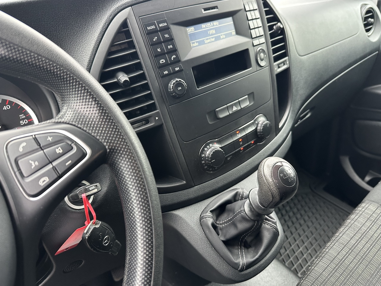 Mercedes-Benz Vito 111 CDI 9 Sitzer BT FSE Klima Tempomat Radio - Van penumpang: gambar 5 Mercedes-Benz Vito 111 CDI 9 Sitzer BT FSE Klima Tempomat Radio - Van penumpang: gambar 5