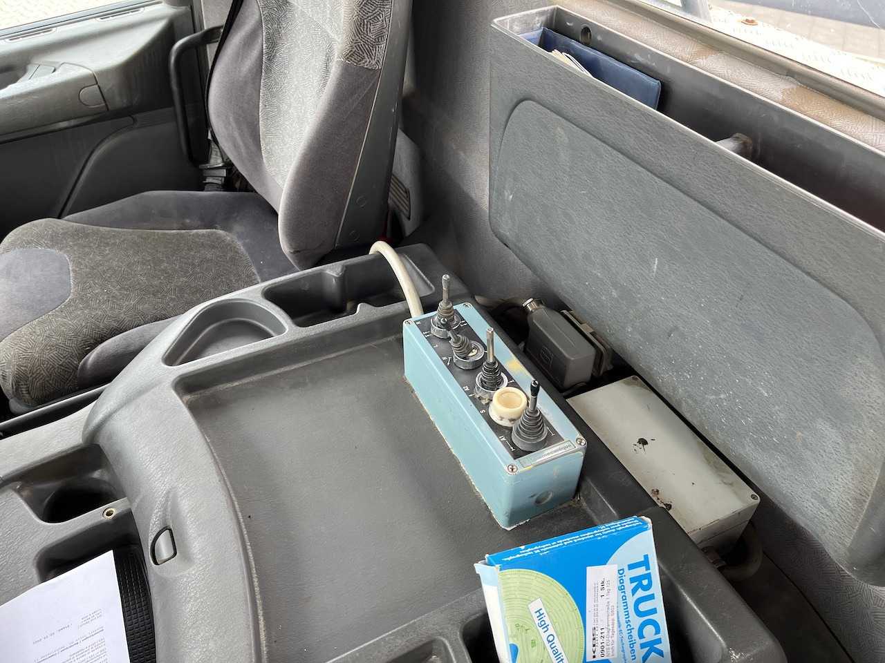 Scania P114 340 4x2 Trösch Absetzkipper Retarder AHK - Truk skip loader: gambar 4 Scania P114 340 4x2 Trösch Absetzkipper Retarder AHK - Truk skip loader: gambar 4